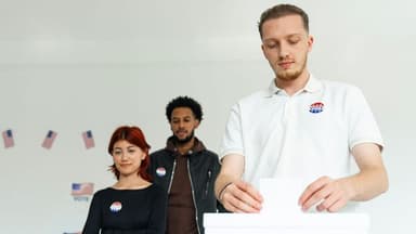 Early Voting Begins in NYC Mayoral Race as Progressive Momentum Challenges Cuomo’s Comeback