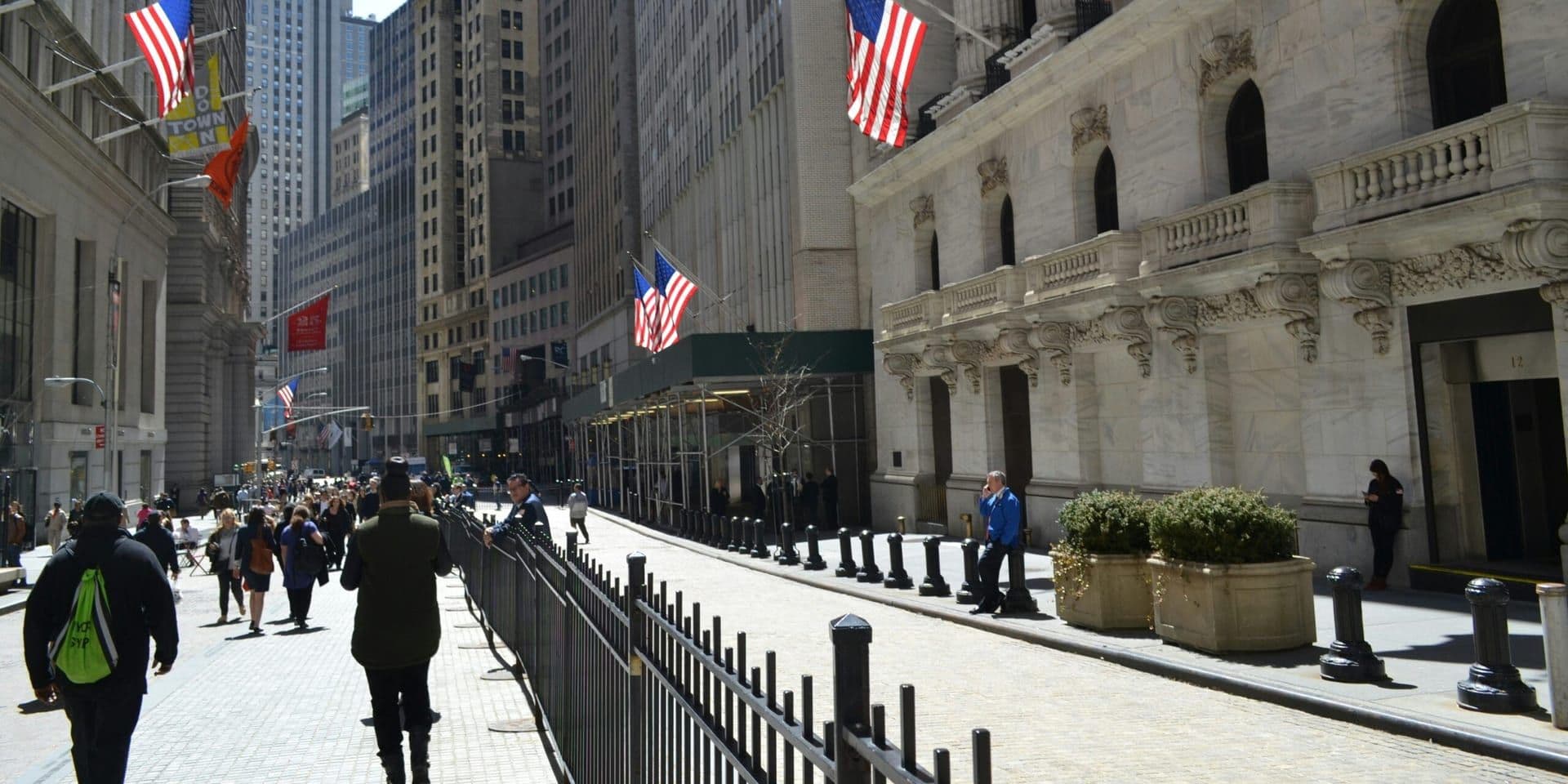 U.S. Stock Market Holds Steady Amid Renewed Trade Tensions and Fiscal Concerns