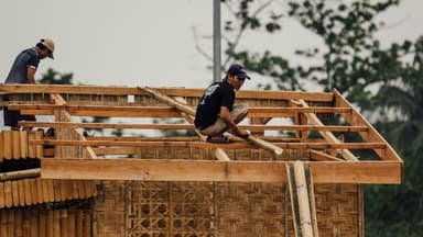 Economic Strain Builds in the U.S. as Households, Industry, and Policy Uncertainty Weigh on Growth