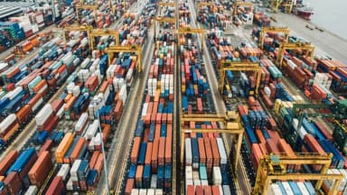Markets Eye Impact of August Tariff Deadline and Fed Policy Stance