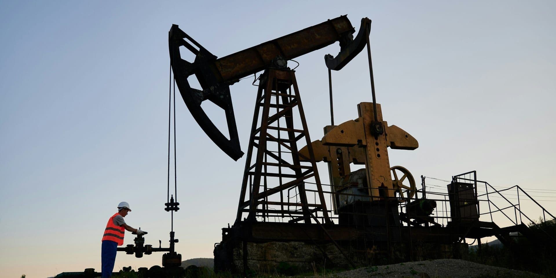 U.S. Markets Rally as Oil Prices Plunge Amid Eased Geopolitical Tensions