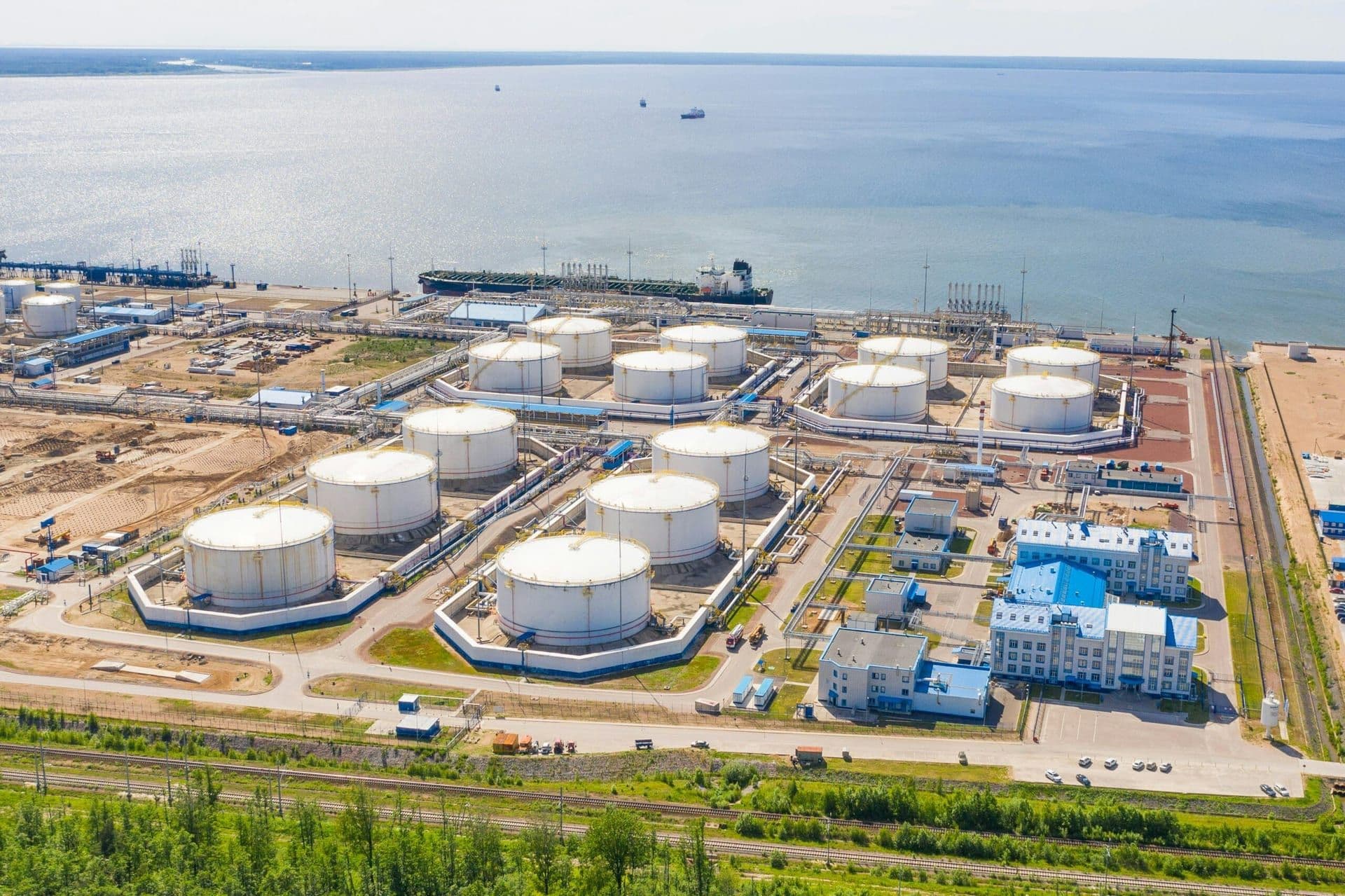 Global Energy Milestones: U.S. Fusion Ignition and G7’s Russian Oil Price Cap