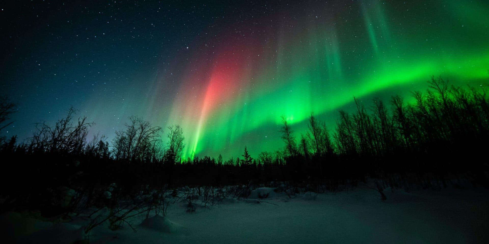 Northern Lights Display Offers a Profound Reflection on Nature’s Scale