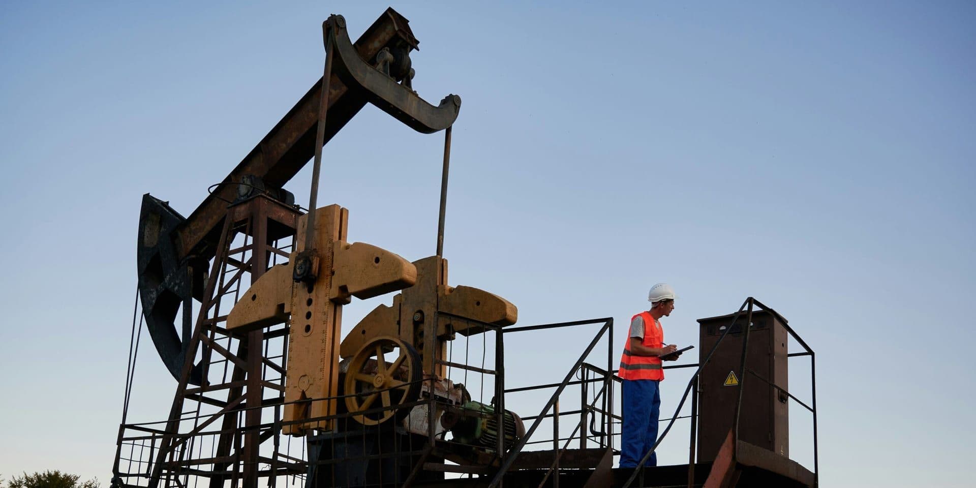 Oil Prices Rise Ahead of Trump’s Russia Remarks Amid Supply Surge
