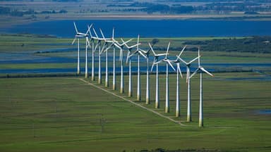 GOP Senators Introduce Bill to Reverse Biden’s Clean Energy Standards, Citing Economic Harm