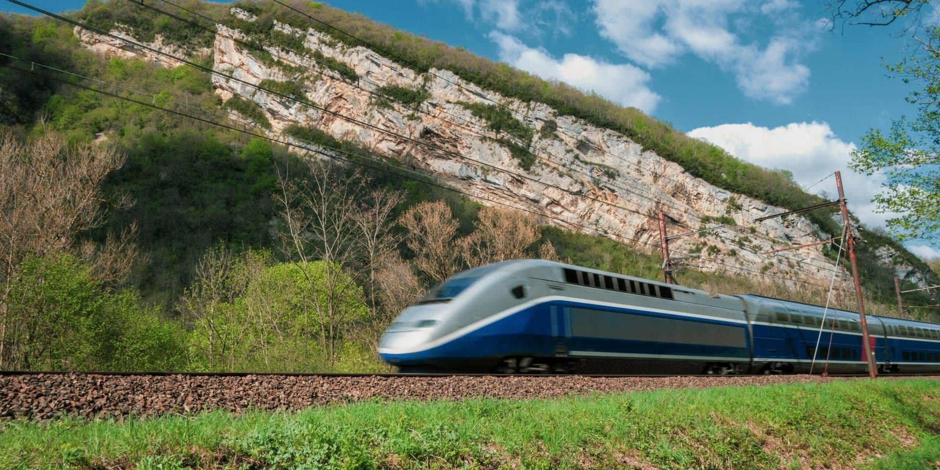 Arrow’s Hydrogen Train Sparks Excitement in Clean-Energy Transit Sector